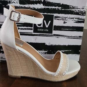 New DV 4" Wedge Sandal, size 8, White